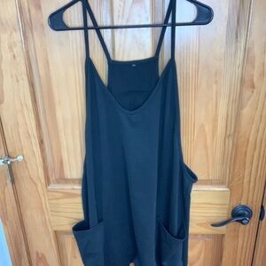 Roomy Romper with Deep Pockets & Rear Zipper Pocket - Perfect for All Seasons!